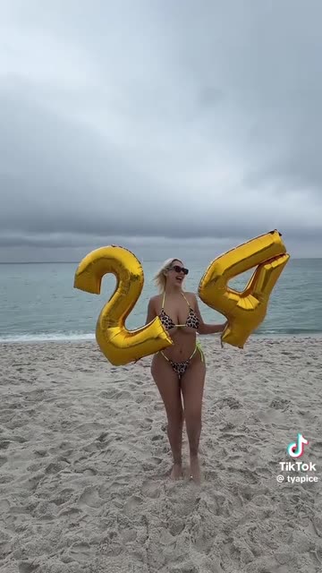 big tits bimbo tits fake boobs fake tits blonde bikini nsfw video