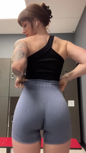 ass petite brunette babe 