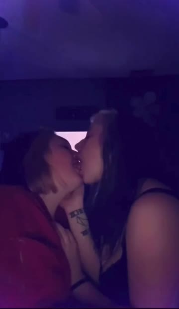 kissing bisexual french kissing nsfw video