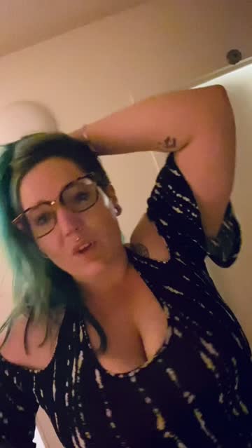 glasses bouncing tits huge tits hot video