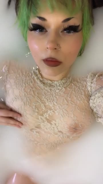white girl onlyfans cute alt bathtub nsfw video