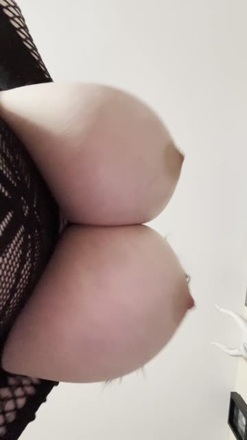 amateur big tits boobs 