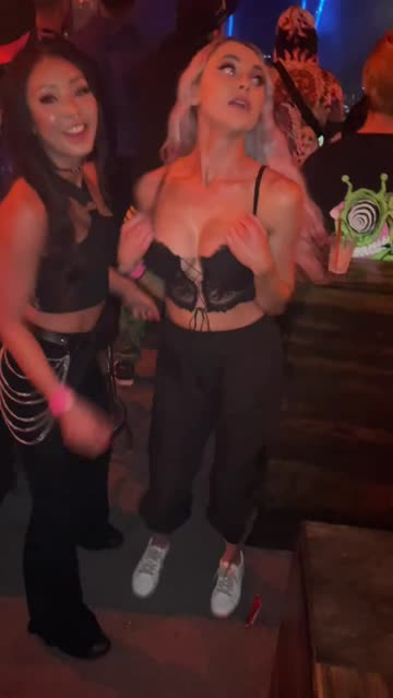 girls flashing tits public sex video