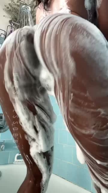 ass clapping tits twerking teen soapy shower solo 