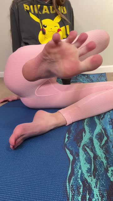 yoga pants yoga soles leggings feet foot fetish nsfw video