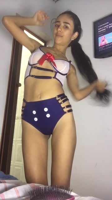 latina brunette solo 