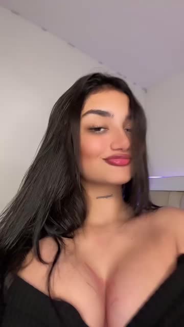 brunette solo latina 