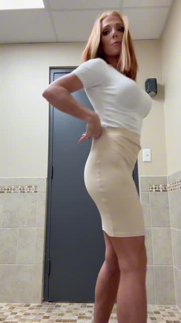 milf office booty nsfw video