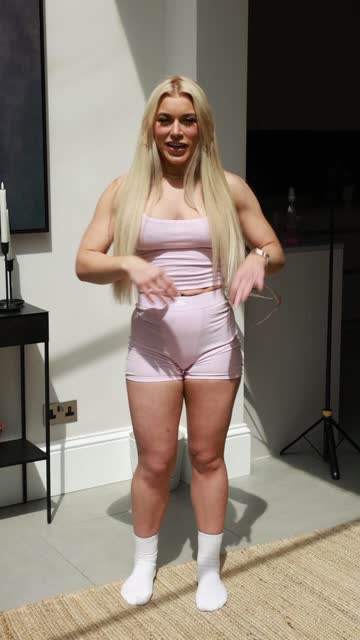 cute model shorts girlfriend gym celebrity nsfw video