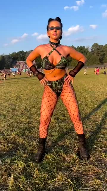 festival dancing big ass brunette 