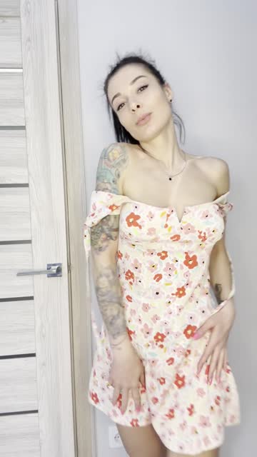 amateur tits strip 