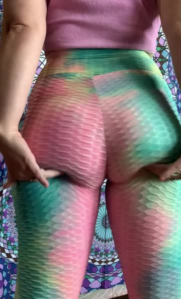 yoga pants thick ass nsfw video