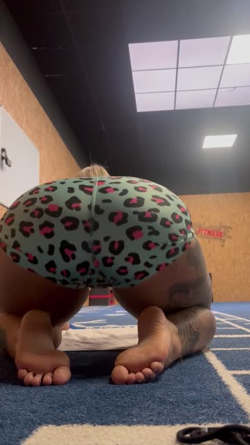 feet shorts fit fitness leggings yoga nsfw video