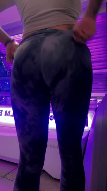 booty ass jiggle public 