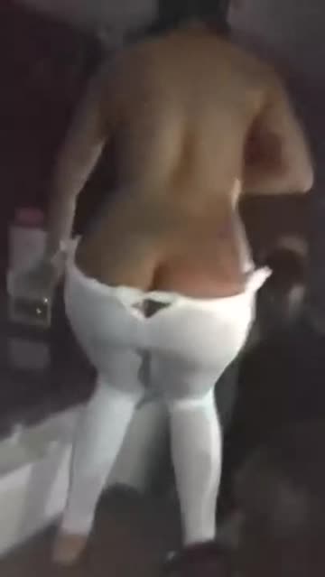 cardi b twerking ass free porn video