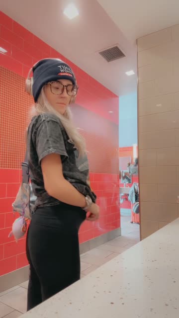 exhibitionism kimmypxxx flashing exhibitionist nsfw video