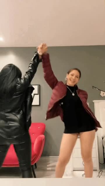 dancing girls ass 