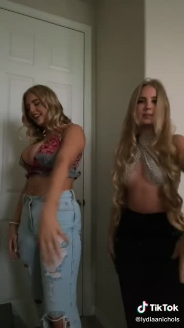 dancing curvy friends tits teens thick tiktok 