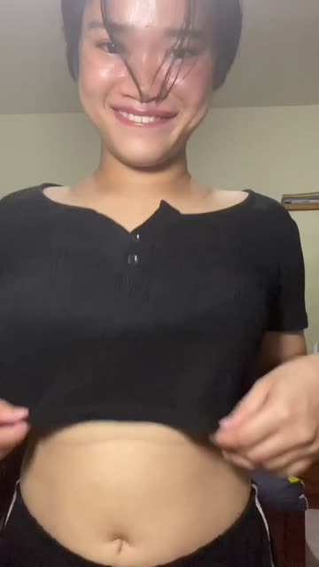 belly button bouncing tits asian boobs nsfw video