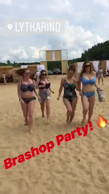 bouncing tits bikini huge tits sex video
