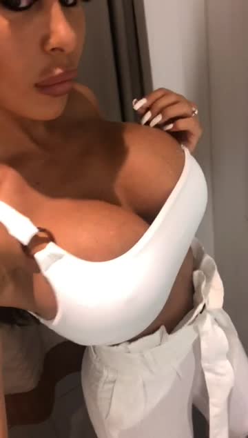 bra hotel lipstick boobs hotwife big nipples sex video