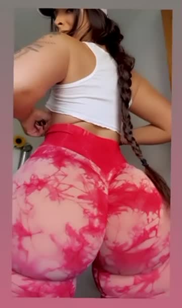 thick leggings pawg 