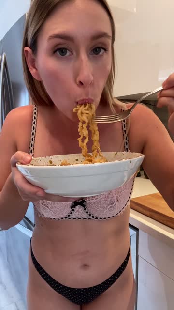onlyfans ass food fetish natural tits bra blonde pawg porn video