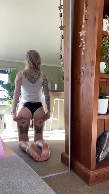 tattedphysique spanking mirror ass booty 