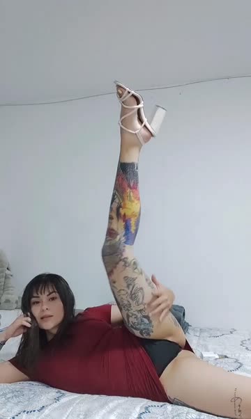 latina solo brunette 
