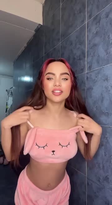 teen tits boobs 