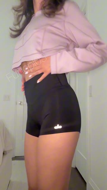 ass leggings amateur brunette 