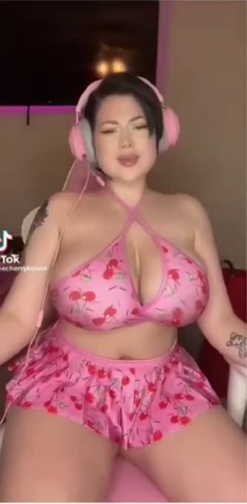gamer girl thick busty xxx video