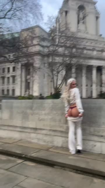 amateur ass bending over nsfw video