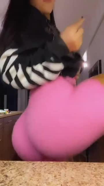 twerking booty pink hot video