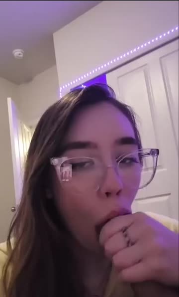 girlfriend deepthroat lips blowjob glasses sex video