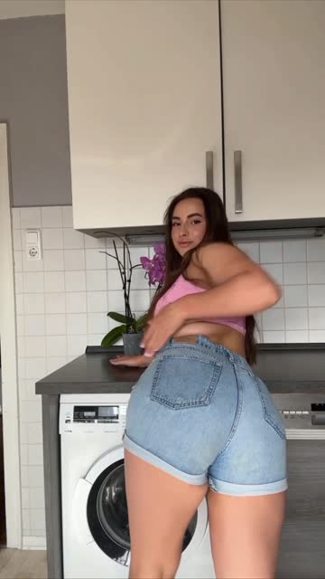 milf brunette ass nsfw video
