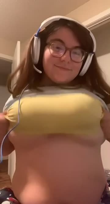 titty drop gamer girl boobs free porn video