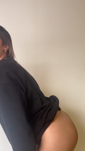 latina solo brunette 