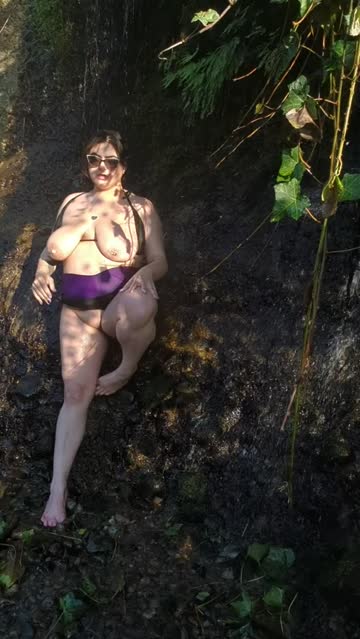 outdoor short hair saggy tits bbw glasses onlyfans 