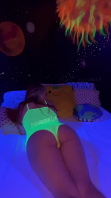 booty thick twerking nsfw video