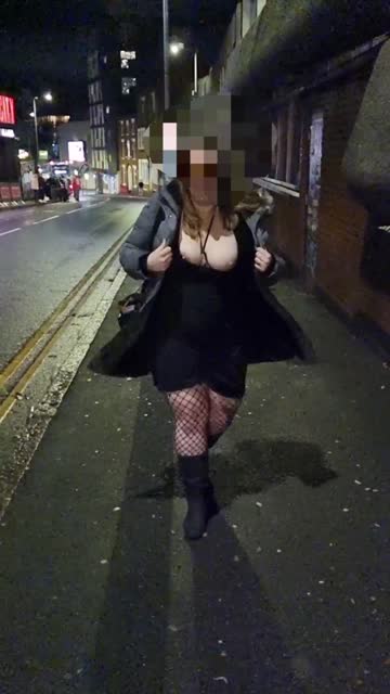 exhibitionist public flashing free porn video