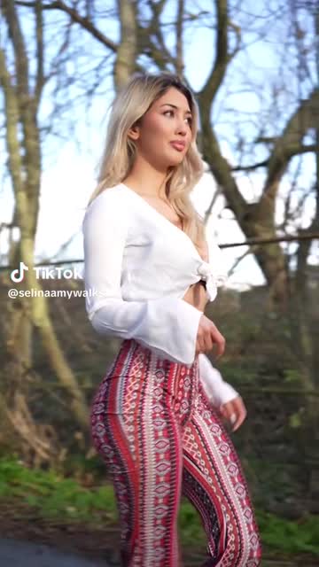 blonde tiktok leggings hot video