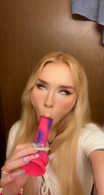 sexy blowjob tattooed 