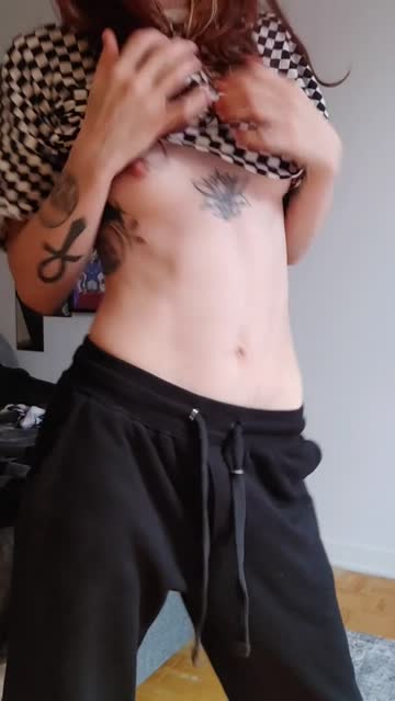 shaking tease belly button strip 