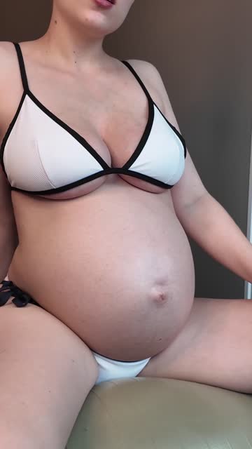 amateur milf pregnant big tits 