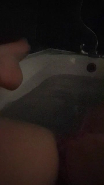 squirt squirting solo bathtub masturbating bath hot video