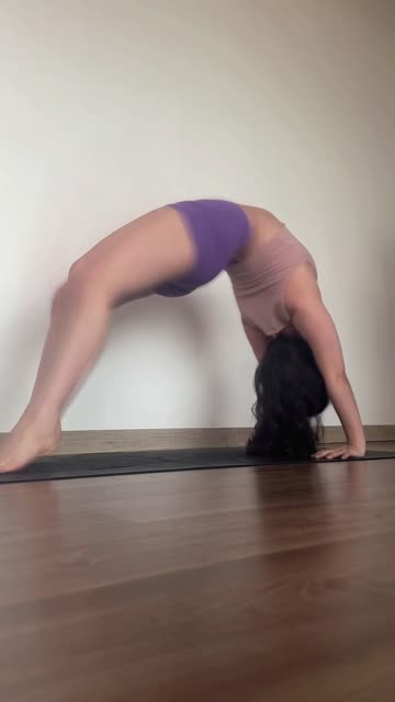 onlyfans stretching yoga pants free porn video