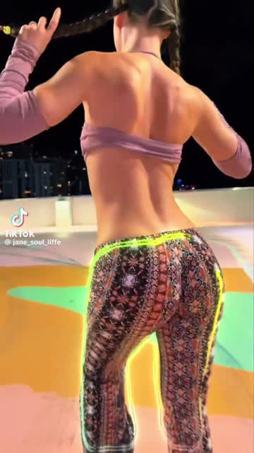 tiktok babe walking ass brunette porn video
