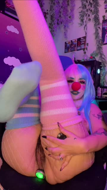 pussy lips clown girl hairy butt plug clown pussy sex video