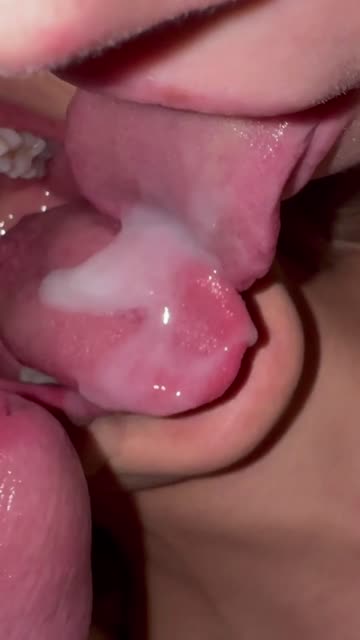 cumshot amateur threesome 